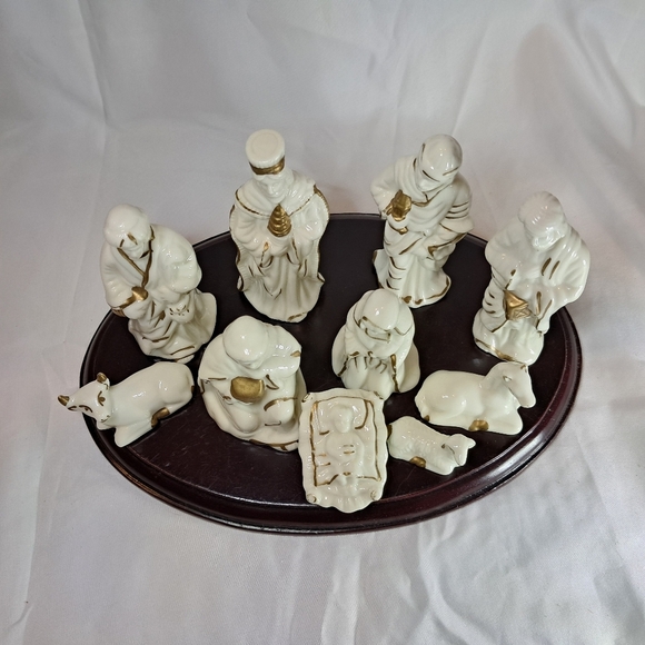 Vintage Christmas Holiday Collection 11 Glazed Nativity Scene + Wood Base - Picture 4 of 5
